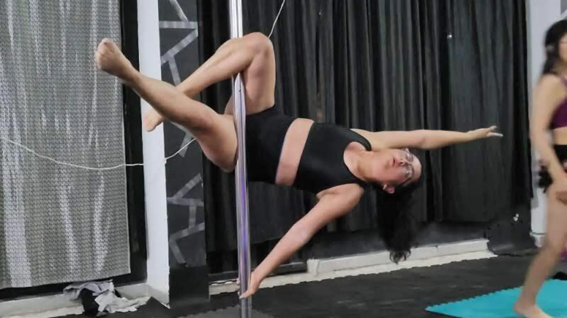 pole dance 1